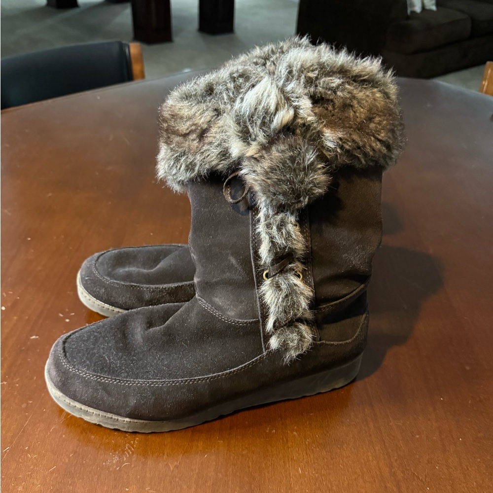 Boots w/ faux fur, size 9